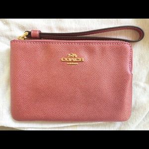 Corner Zip Crossgrain Wristlet